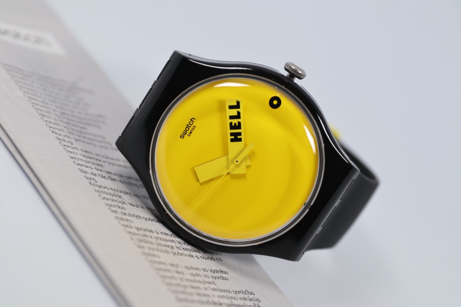 New Limited Swatch Swiss CIAO TUTTI” WRISTWATCH, BLACK YELLOW SU0B120 41MM