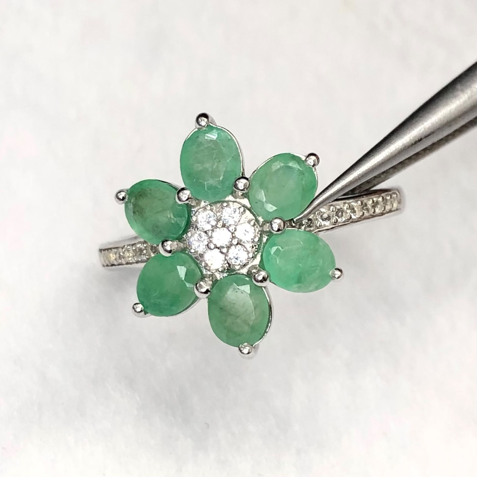 Natural Emerald Gemstone 925 Sterling Silver Ring Oval Top Rich Green 8