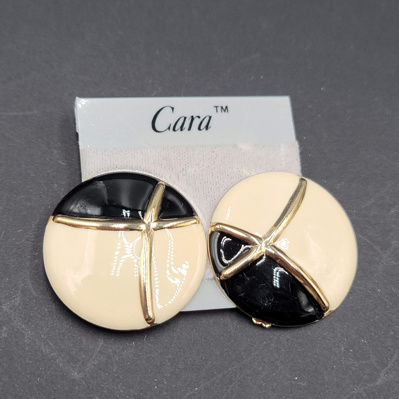 Vintage Black Cream Enamel Disc Cara Clip on Earrings NOS Prop 1.5 in
