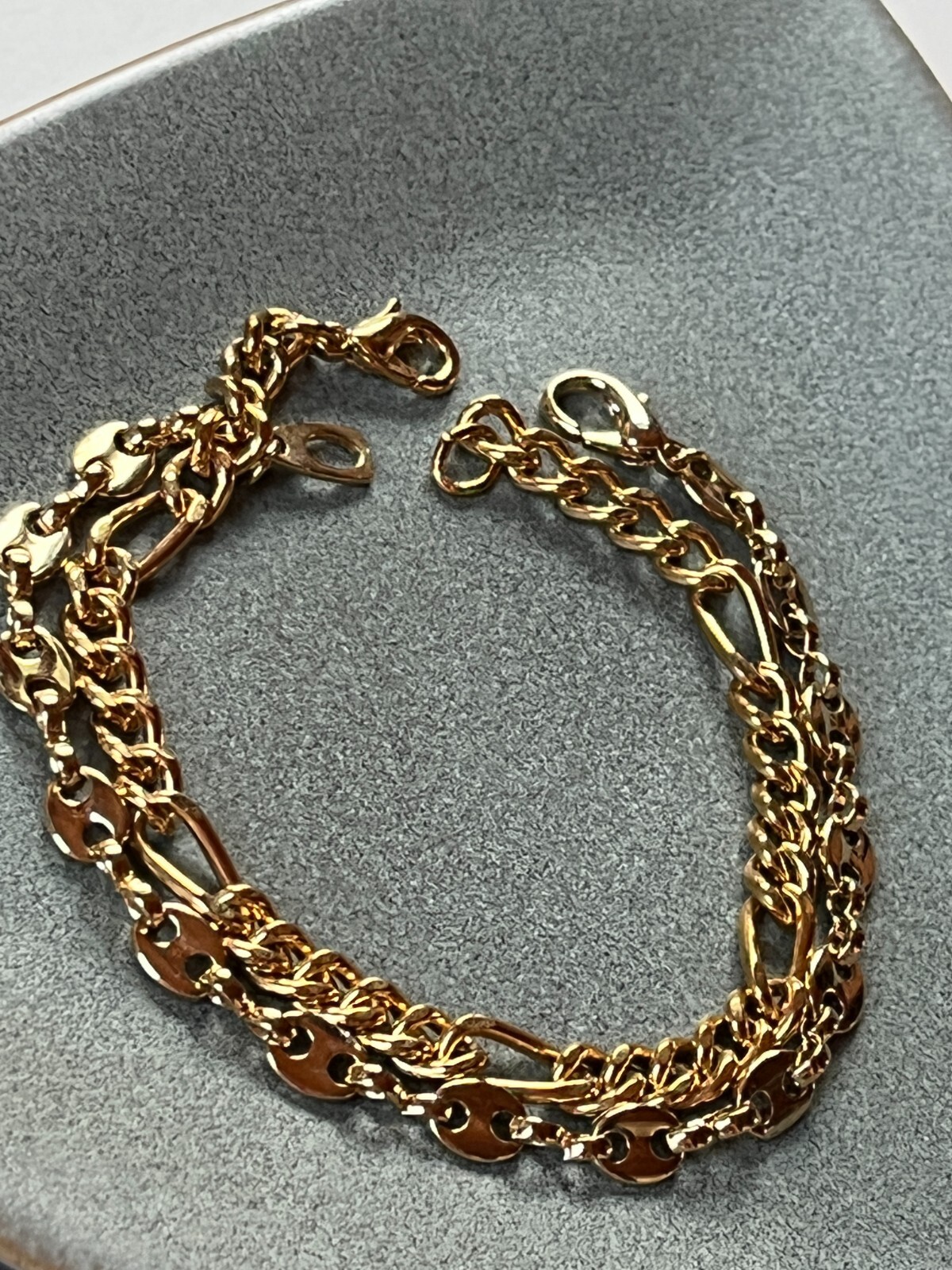 Lot of Fiagaro Chain & Flate Oval Goldtone Link Bracelet – 7 inches long x less
