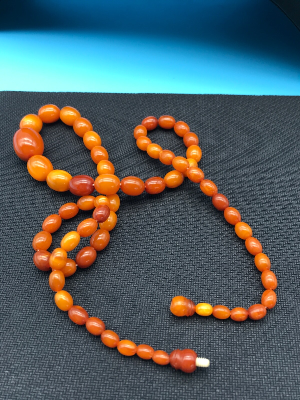Vintage BUTTERSCOTCH BALTIC AMBER NECKLACE 26″ graduated beads 27g – Exquisite!