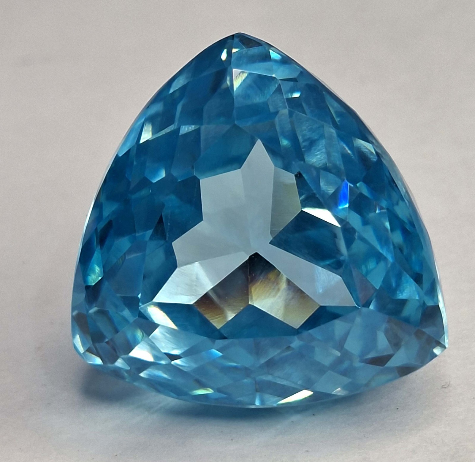 Blue Zircon Cambodia Trillion Cut 95-97Ct Natural Certified Loose Gemstone RK876