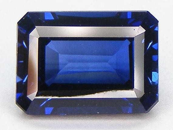 7.71CT. EXCELLENT EMERALD CUT 13.2×9.5 MM. BLUE SAPPHIRE LAB CORUNDUM