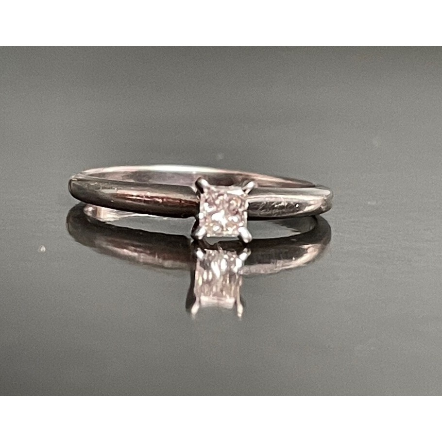 WHITE GOLD & 0.2 CARAT DIAMOND ENGAGEMENT RING SIZE 6.75 SKY