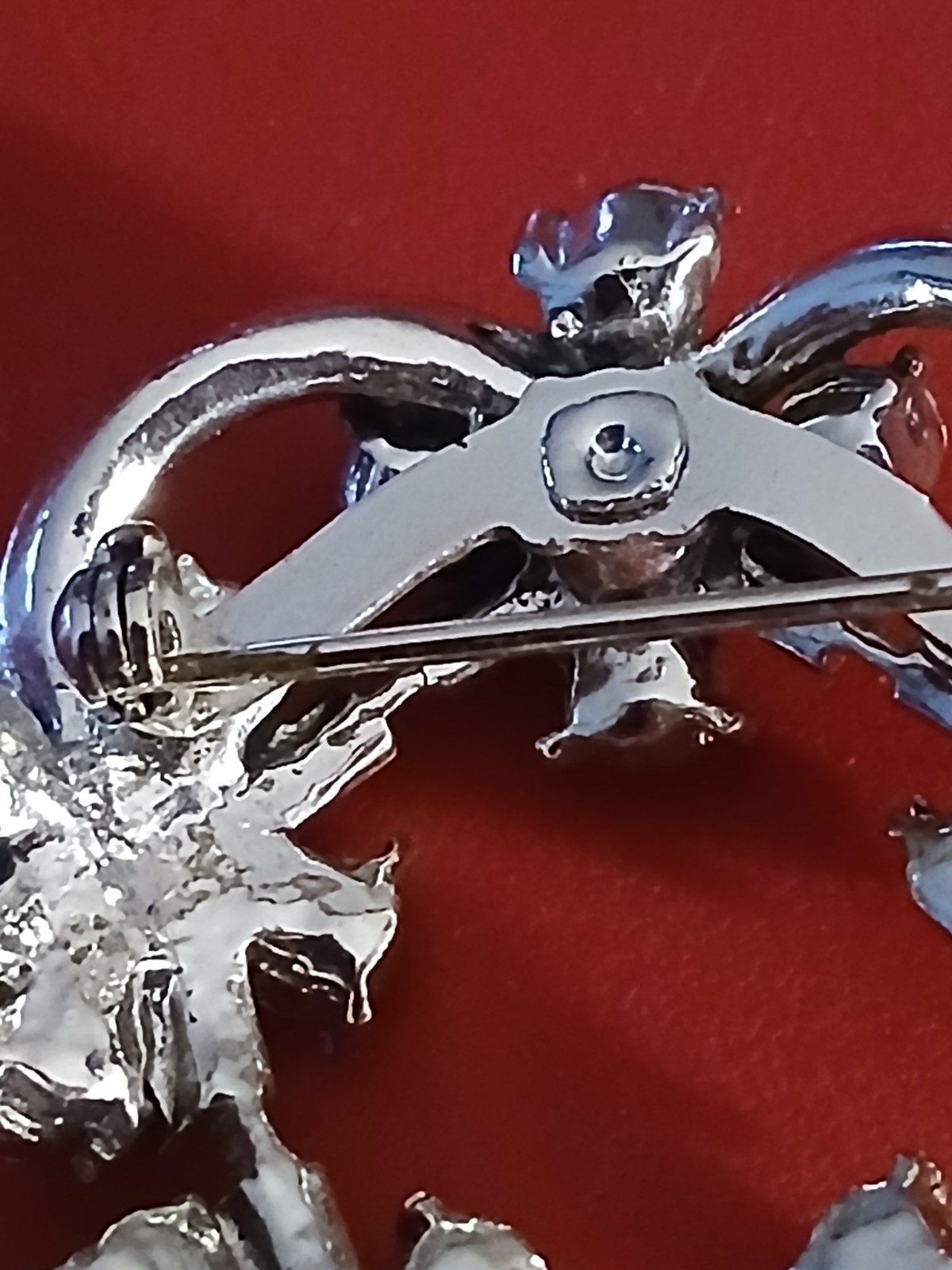 Brooch Mid-20th Century, Circular Design,Intricate Metalwork/ Rhinestones