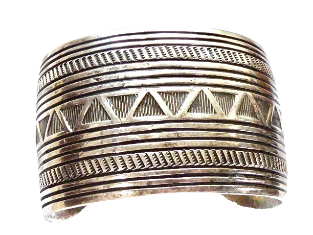 VINTAGE AMAZING NATIVE AMERICAN NAVAJO STAMPED DESIGN WIDE 1 5/8″ 925 BRACELET
