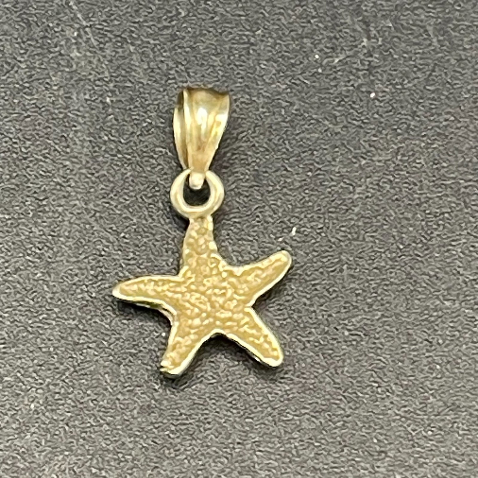 14K Gold Starfish Charm • Signed 14K KDZ • 10.3–12.2 mm • 0.6 g