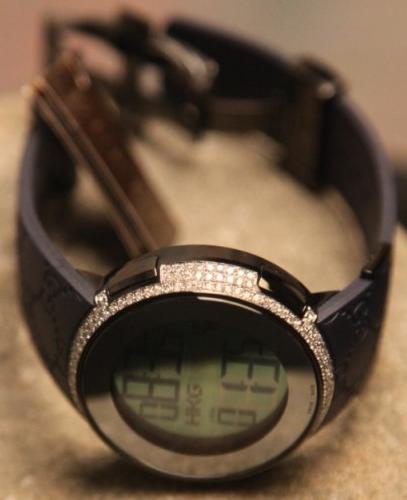New Men’s Gucci YA114208 blue 3.30ct.aprx.real Diamond Multiple Time Zone watch