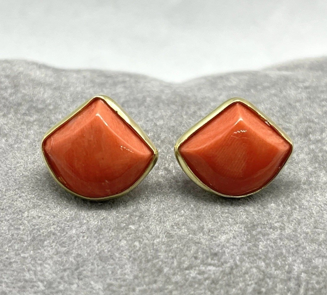 Mediterranean Red Coral Earrings 12x14mm in 18kt Gold – Fan – Italy