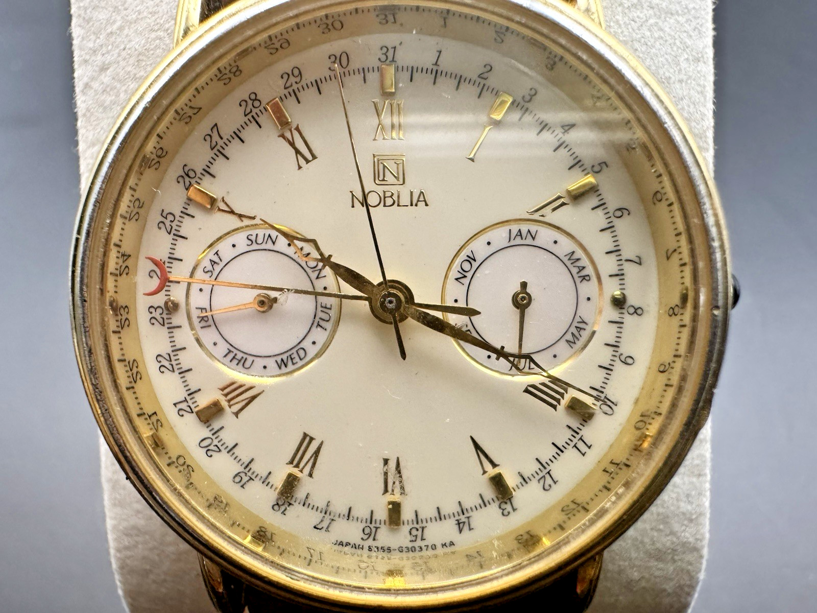 Vintage Citizen Noblia Triple Calendar Mens Quartz Watch caliber 6355 G30151
