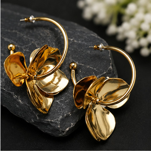 Avon Flower Burst Hoop Gold Tone Earrings In Original Box Fast Shipping