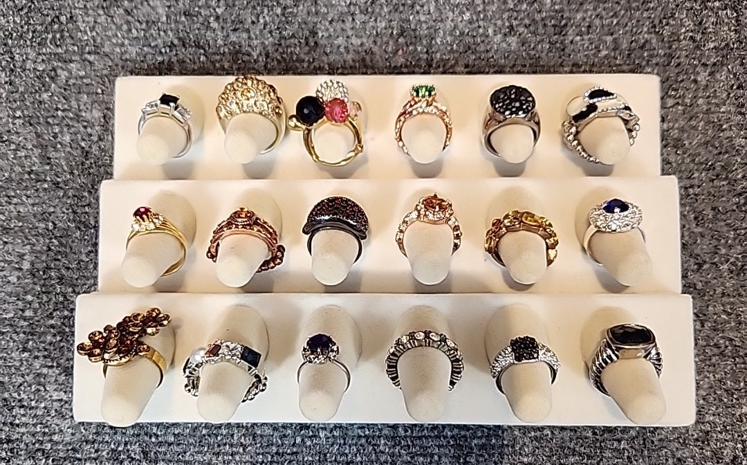 Jewelry 18 Rhinestone Rings Adjustable Sized Stretch Multi-Colored Bands Lot#262