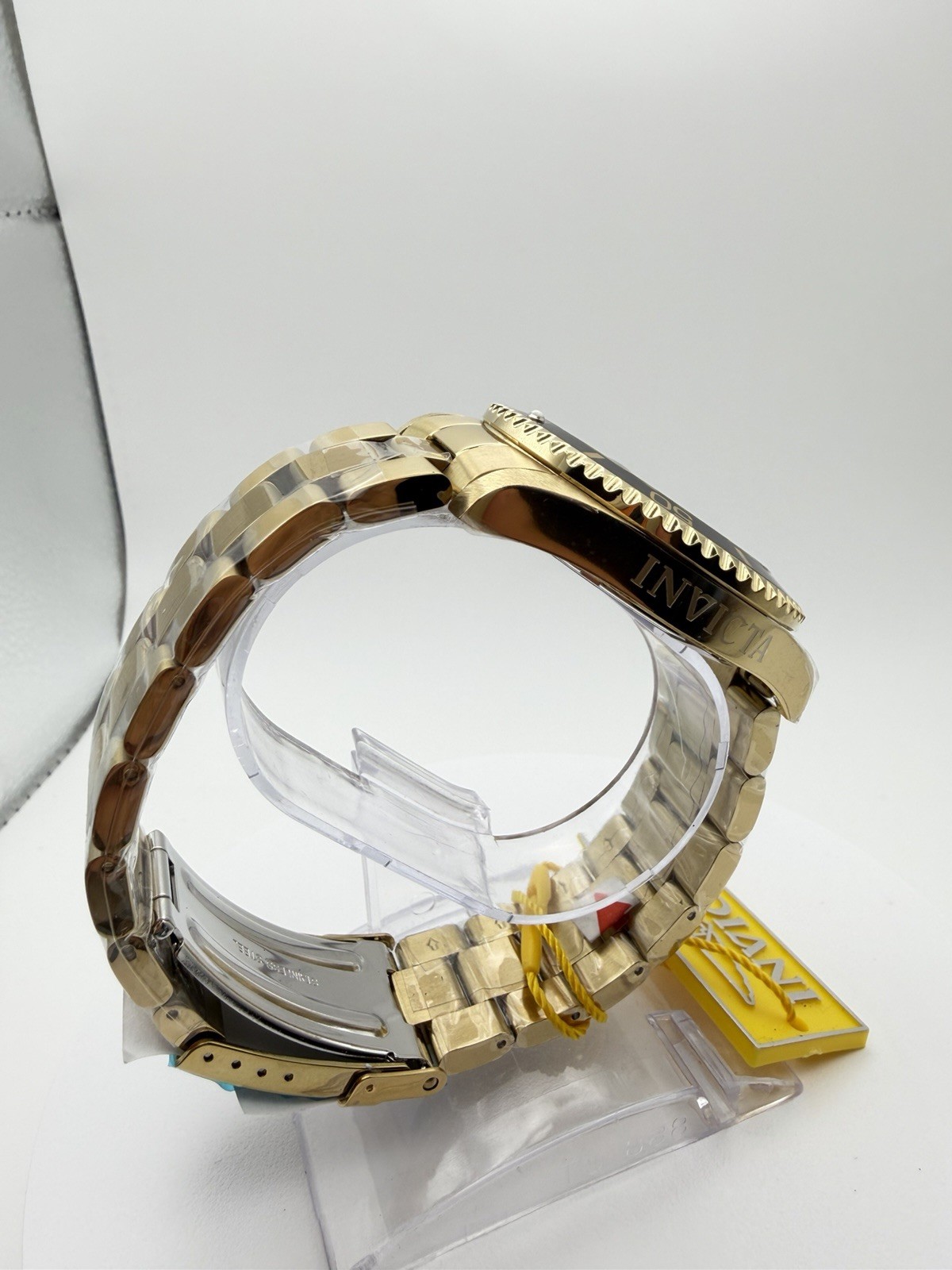 30025- Invicta Pro Diver Currentwave Men’s Watch- 43mm Watch – Gold