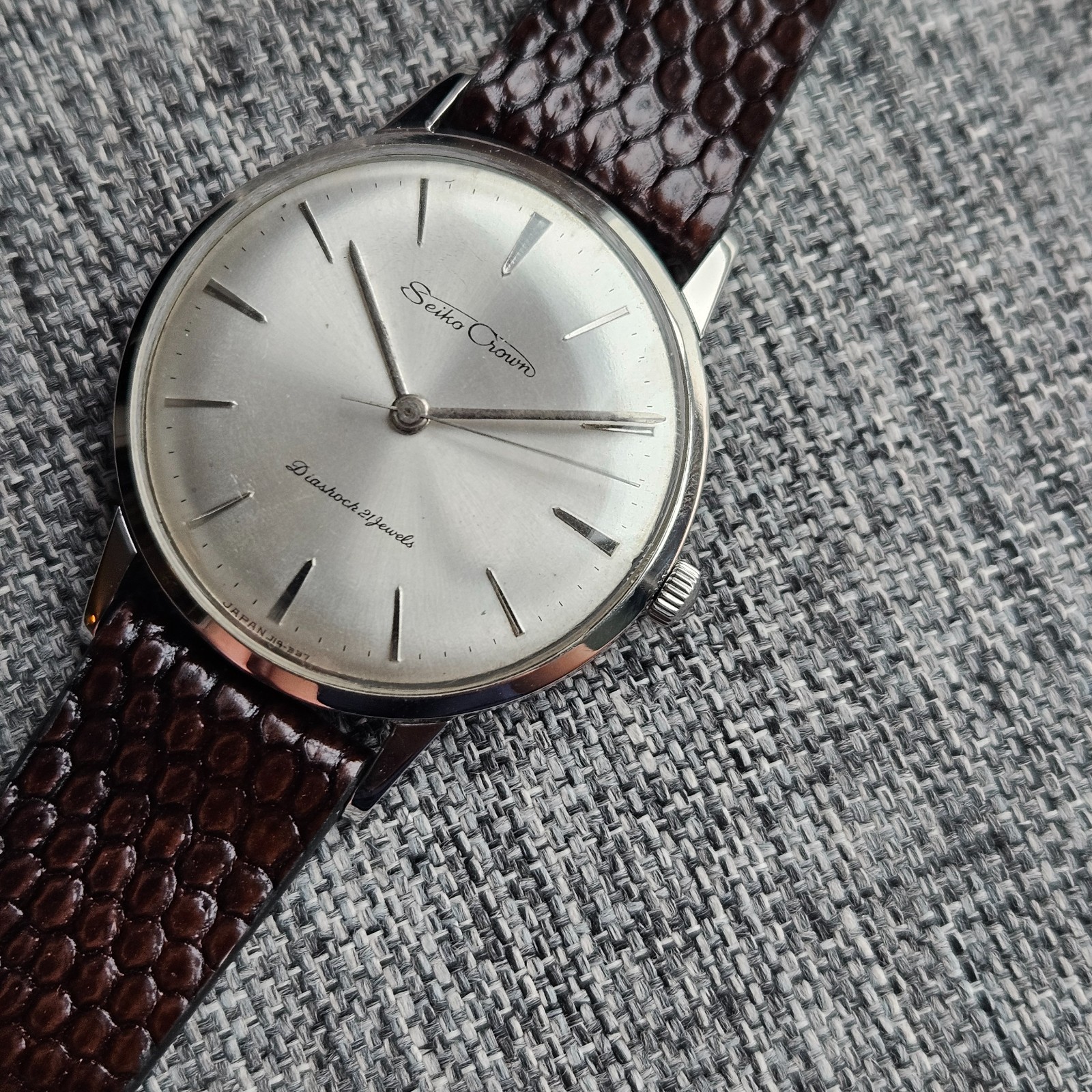SEIKO CROWN DIASHOCK 21 JEWELS – MANUAL WIND – VINTAGE JAPAN – 1960s men watch