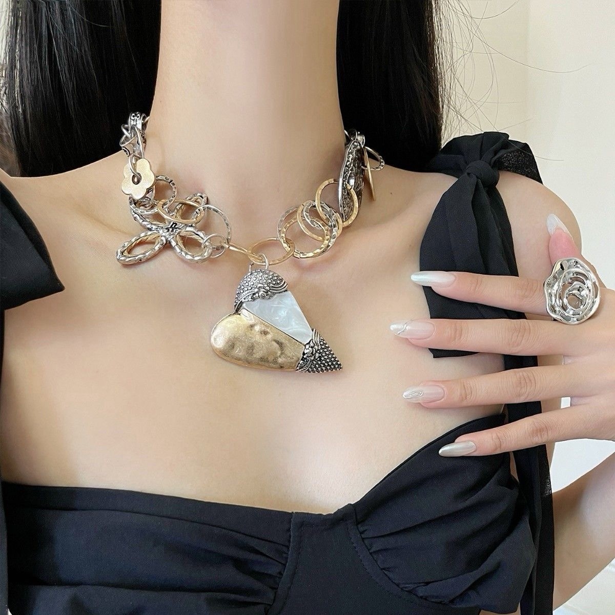 Literary retro flower love metal old necklace