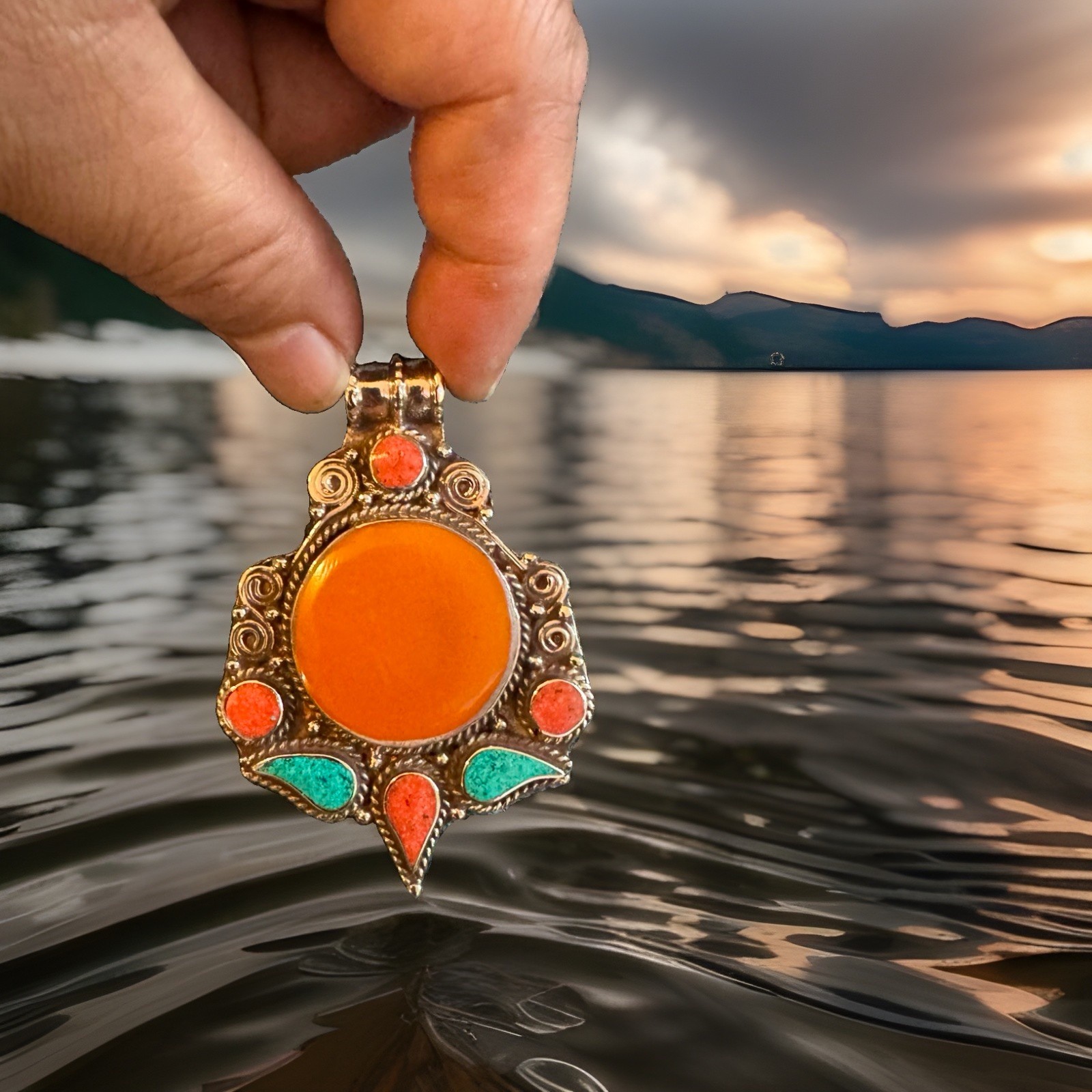 Vintage Style Handcrafted Amber Resin & Inlay Stones Pendant Set In Silver 30gr