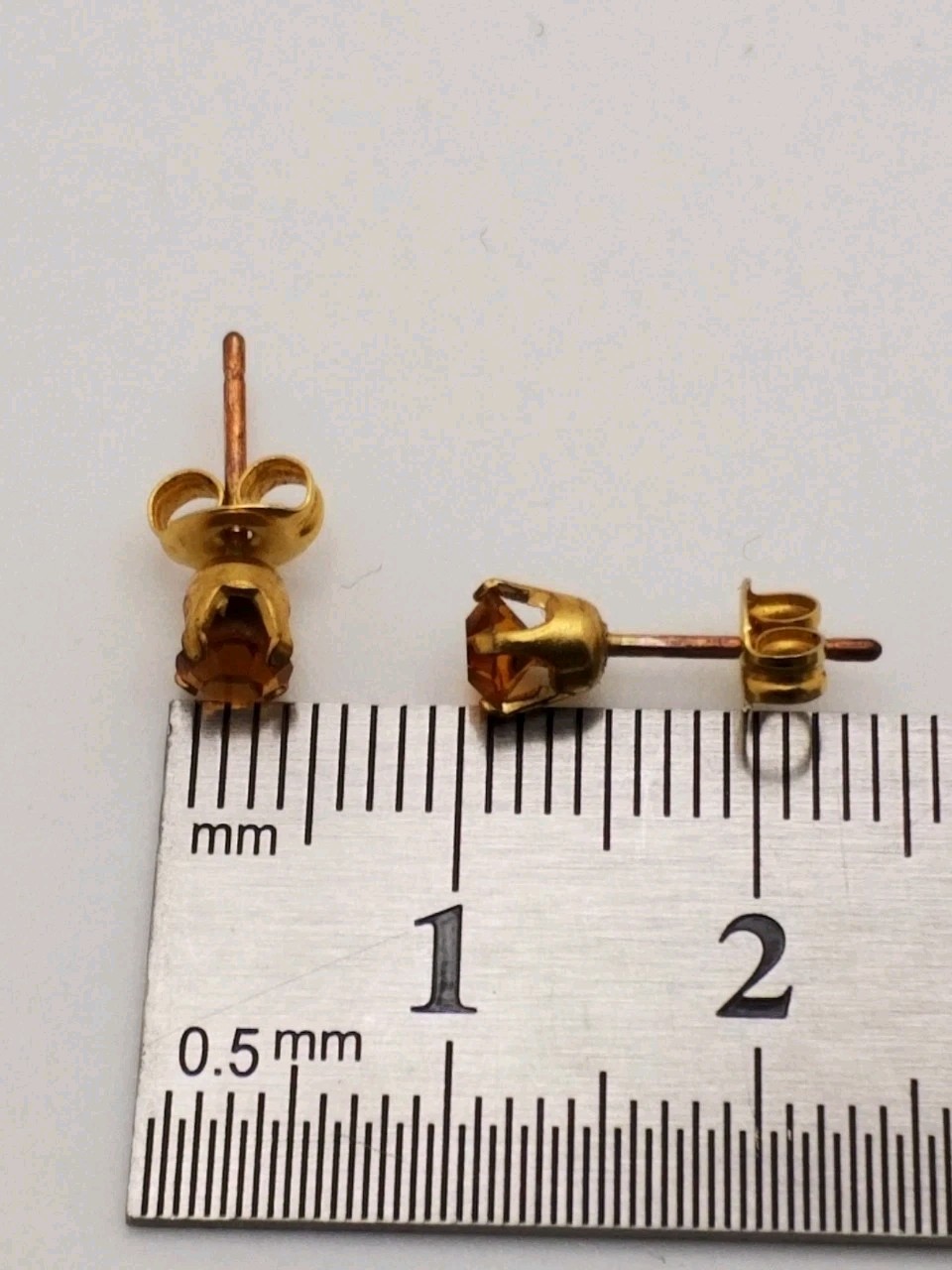 Vintage Gold Tone Stud/ Post Style Earrings Faux Topaz? Amber Glass Jewel 4mm