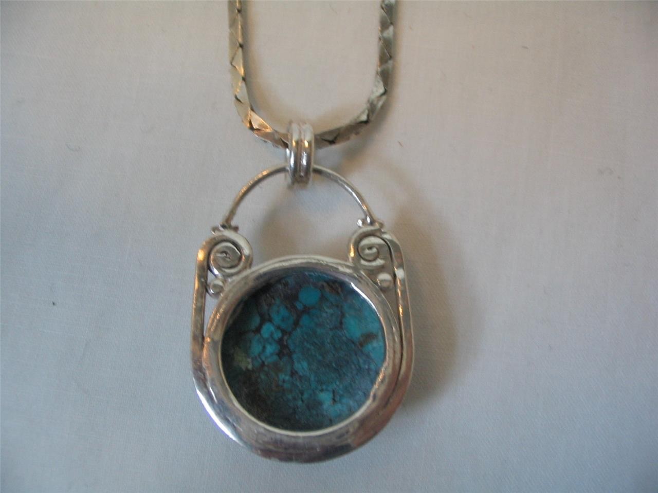 VTG NATIVE AMERICAN NAVAJO STERLING SILVER SPIDERWEB TURQUOISE PENDANT NECKLACE