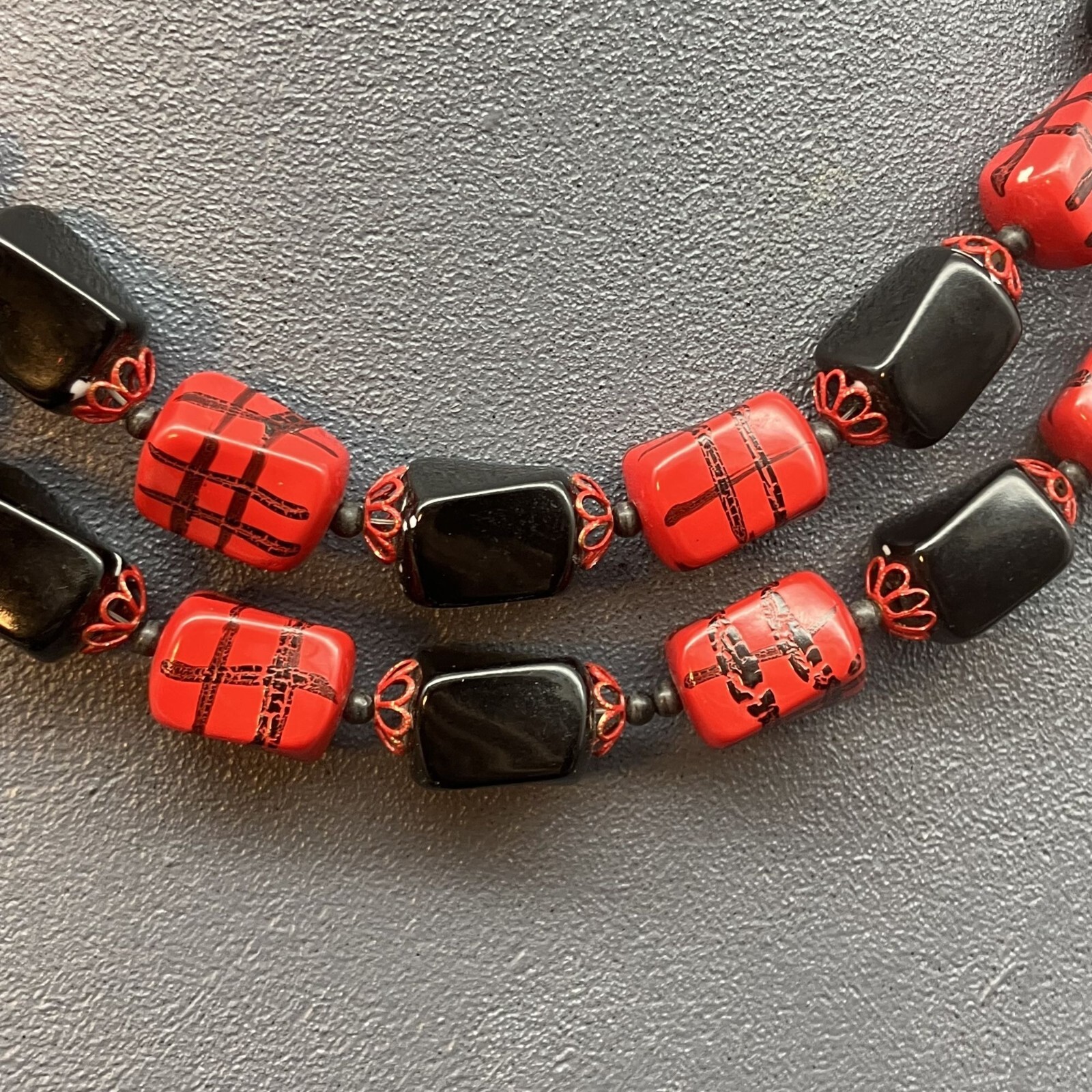Red Black Beaded Necklace 17-19 In Plaid Rockabilly Bold Statement Vintage Mod