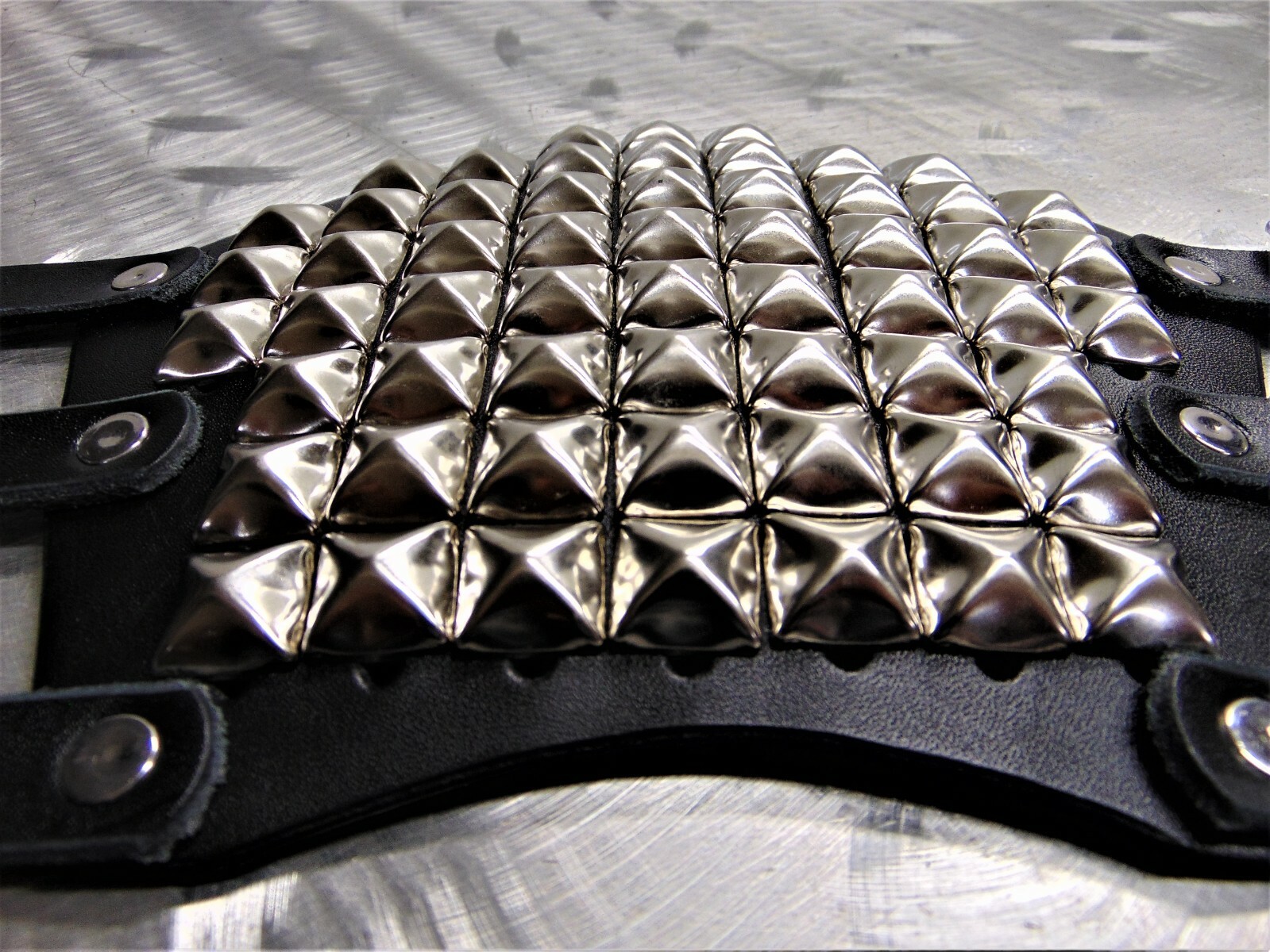 BLACK STUDDED LEATHER GAUNTLET. BLACK DEATH (MDLG0243)….. EXITER