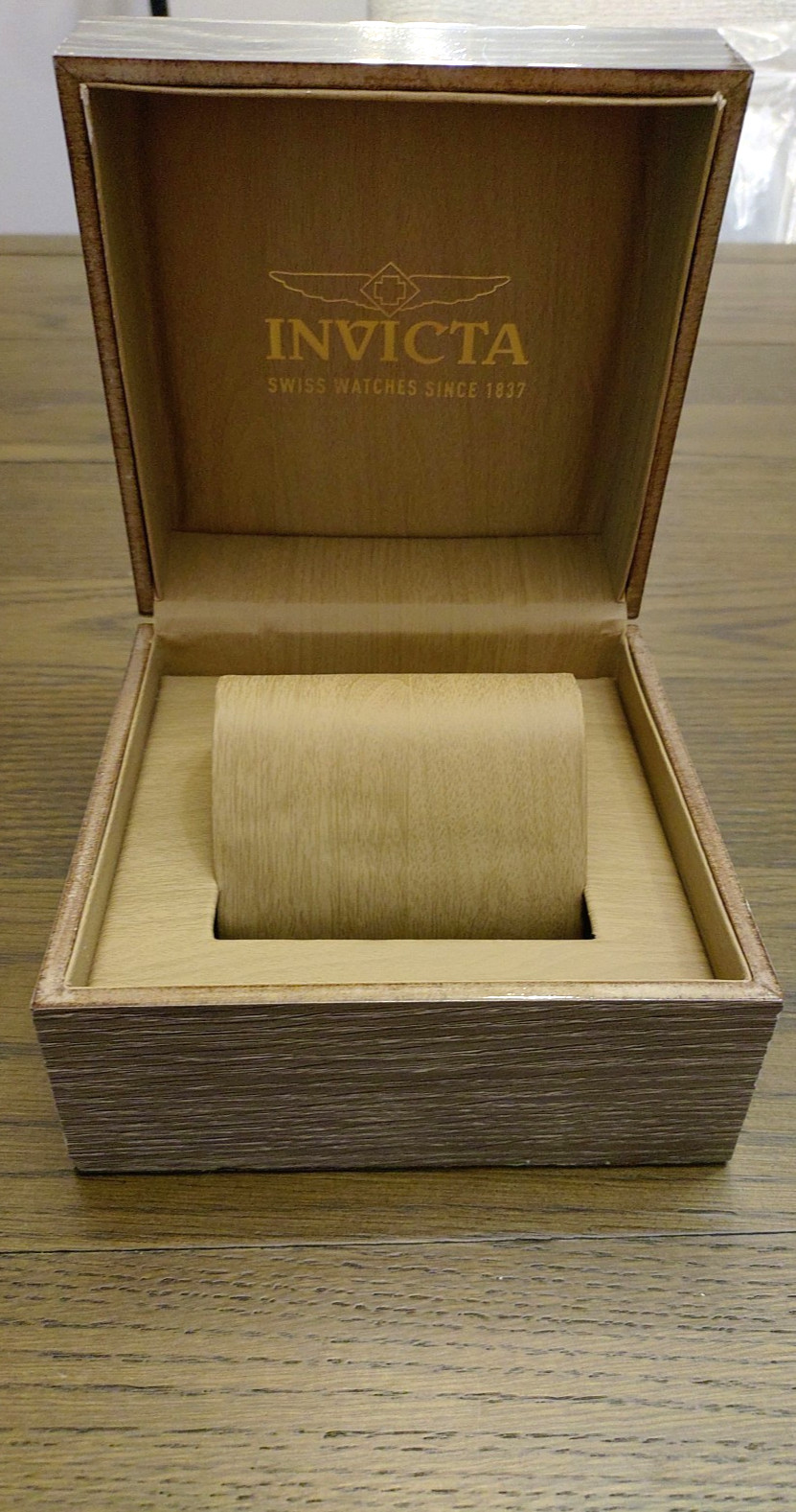 Invicta Watch Display Box – Nice- Wood grain appearance