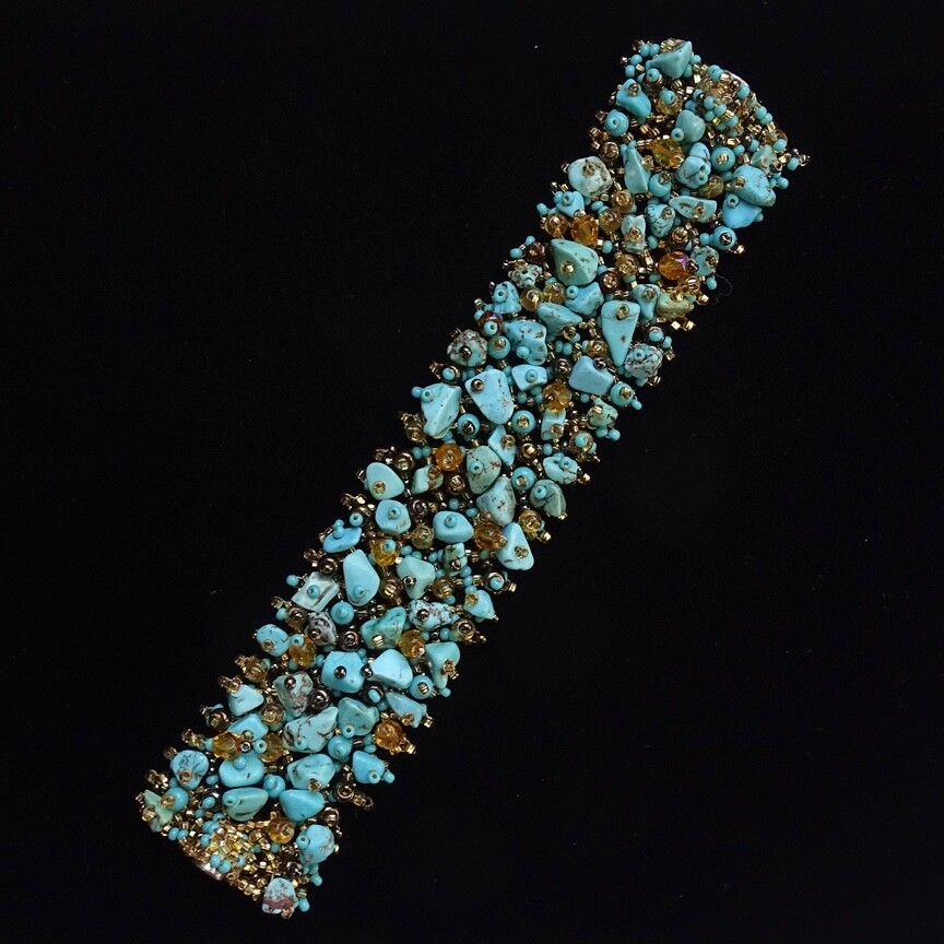 Faux Turquoise Nugget Bead Bracelet Goldtone Seed Beads Magnetic Closure 6.75in
