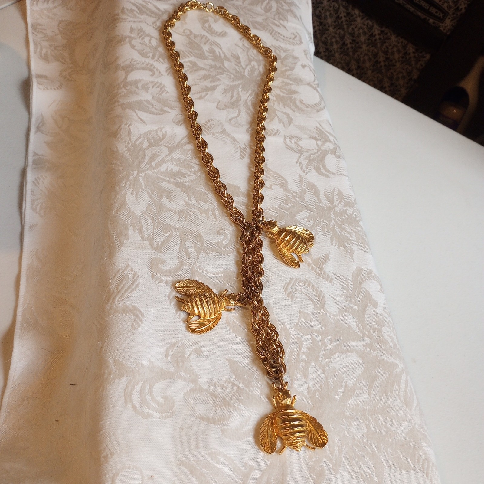 Vintage Goldtone 3 large bumblebee Insect statement necklace 26 + 6in
