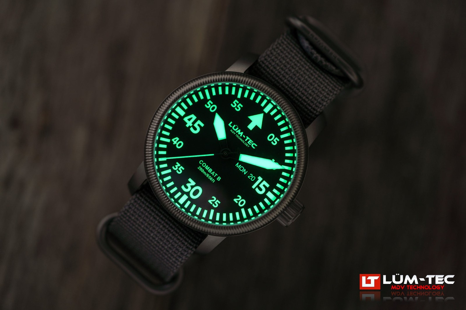 Lum-Tec Combat B68 Day/Date watch, 2-yr warranty, USA Made, 2 straps, 43mm, NIB