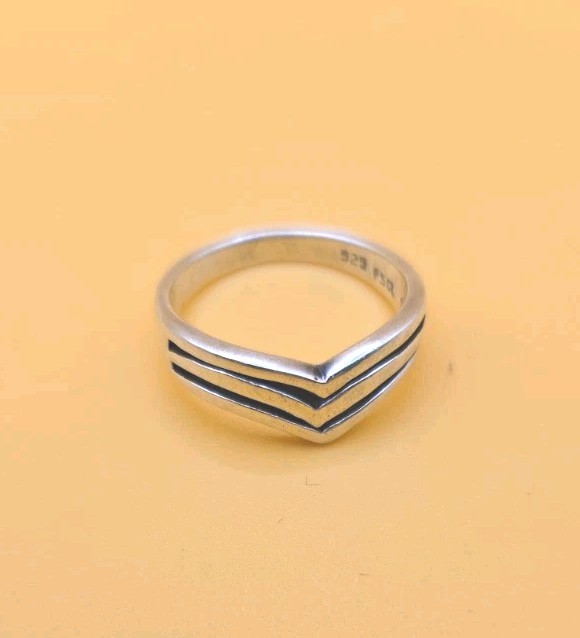 925 PSCL Peter Stone Comp Ltd Chevron Pattern Ring Size 7
