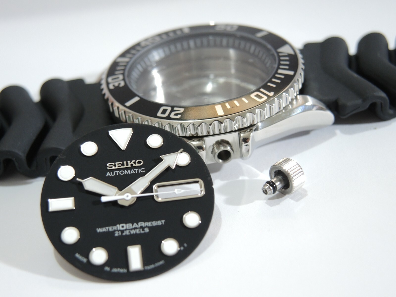 NEW STAINLESS CASE,CROWN,DIAL,HANDS,STRAP LARGE DIVERS 10BAR SKX031 (7S26-0040)