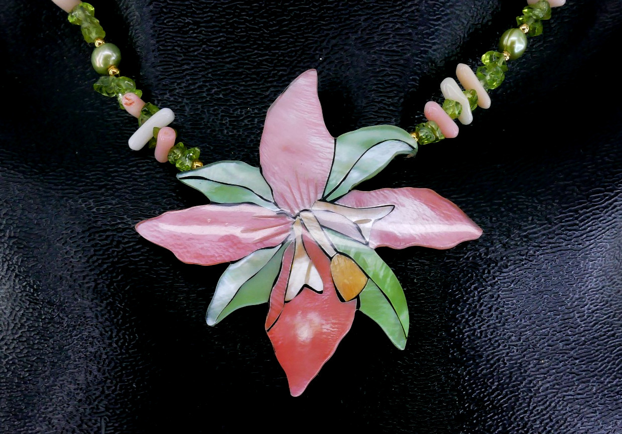 LEE SANDS INLAiD ORCHiD FLOWER EARRiNGS PENDANT 18″ GEMSTONE PEARL NECKLACE SET