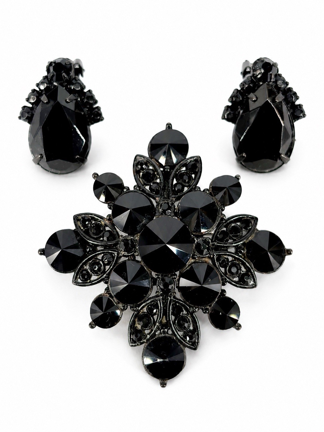 Vintage Weiss Jet Black Rhinestone Crystal Brooch & Clip On Earrings Set