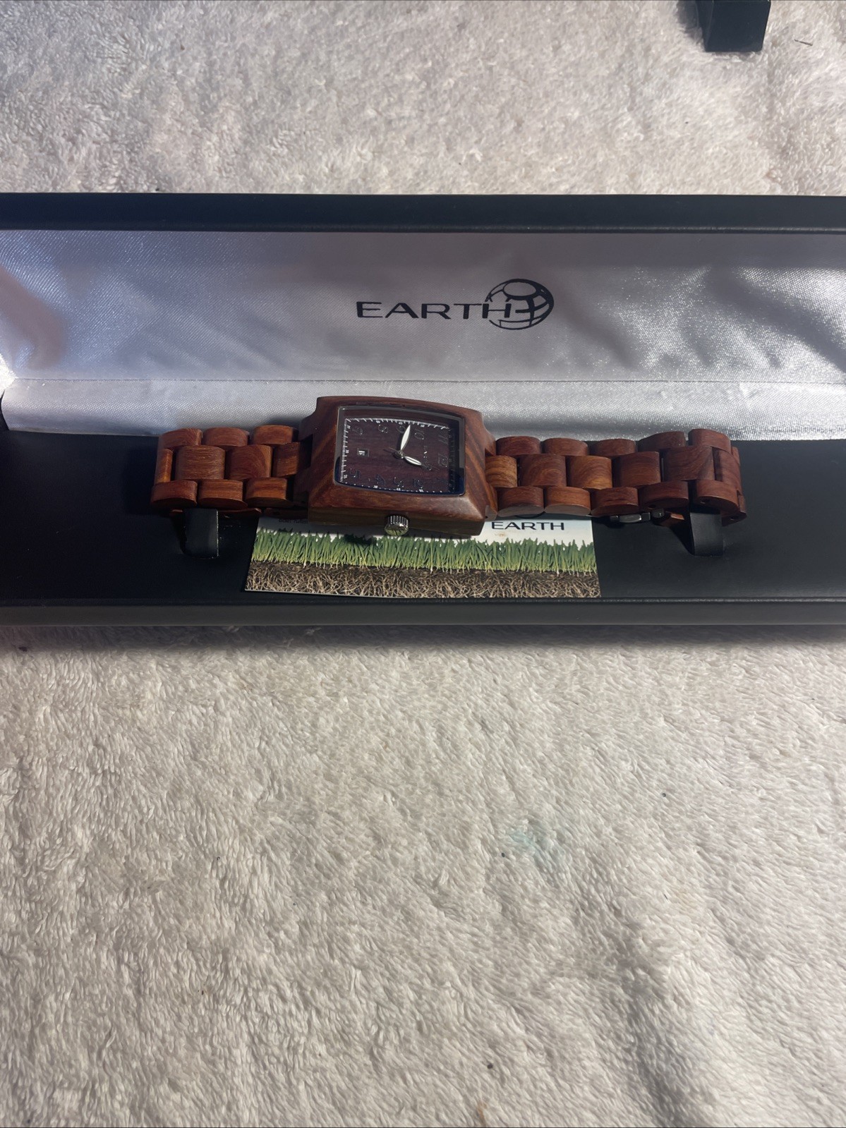 Earth Wood Watches Dark Brown/black. Barely worn, (needs battery’s )