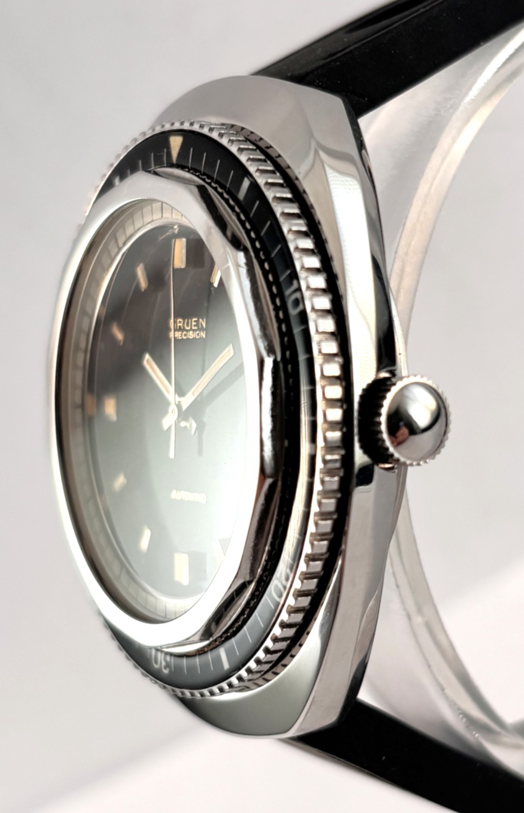 Vintage Gruen Autowind Stainless Steel 1500 Feet True Diver Mens Watch 17J 1970