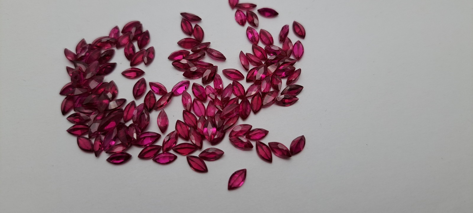 100 pieces Marquise Shape Ruby Red 5×3 mm CZ Cubic Zirconia Loose Stones