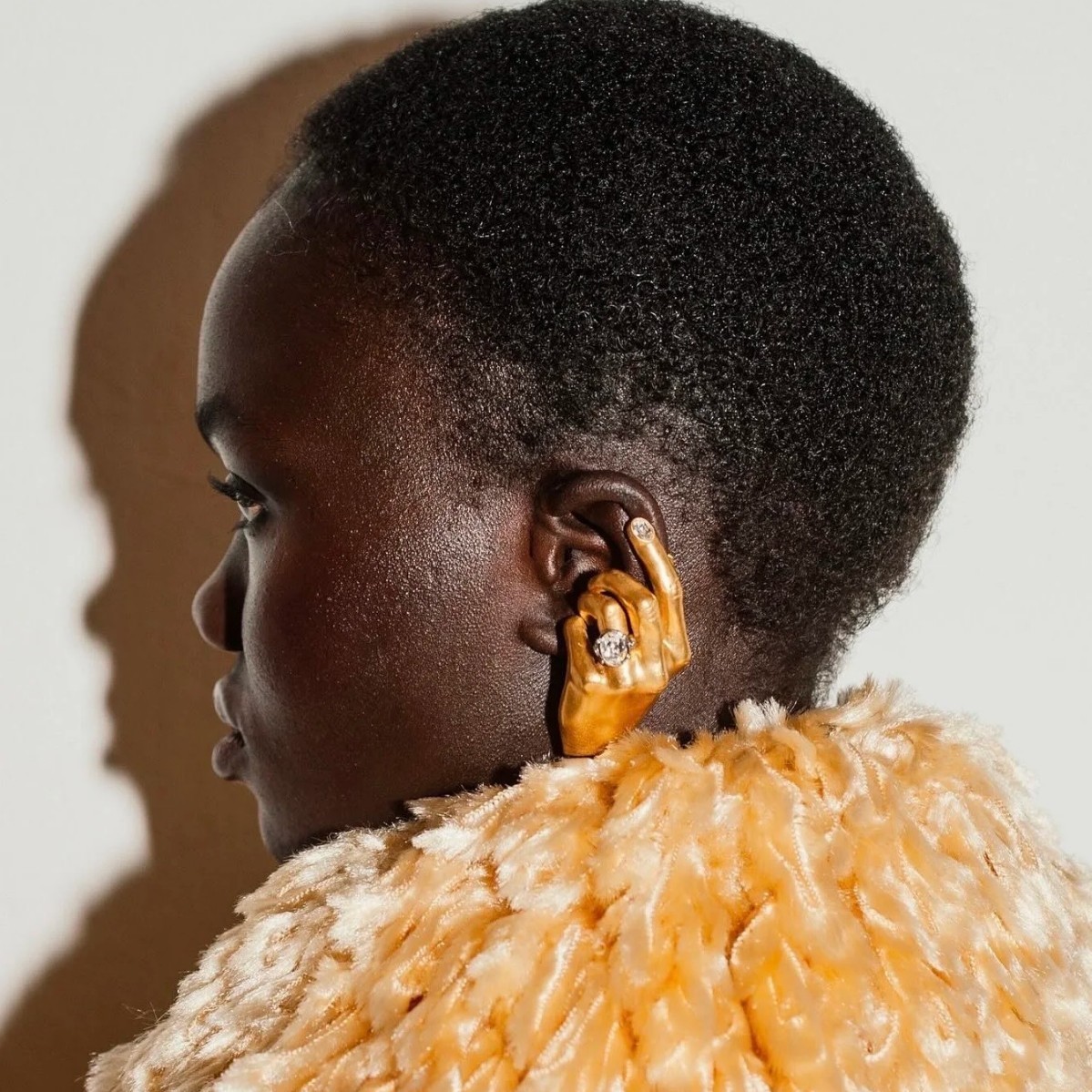 🎁NEW AUTHENTIC High Quality Schiaparelli Hand Rhinestone Gold Threader Earrings