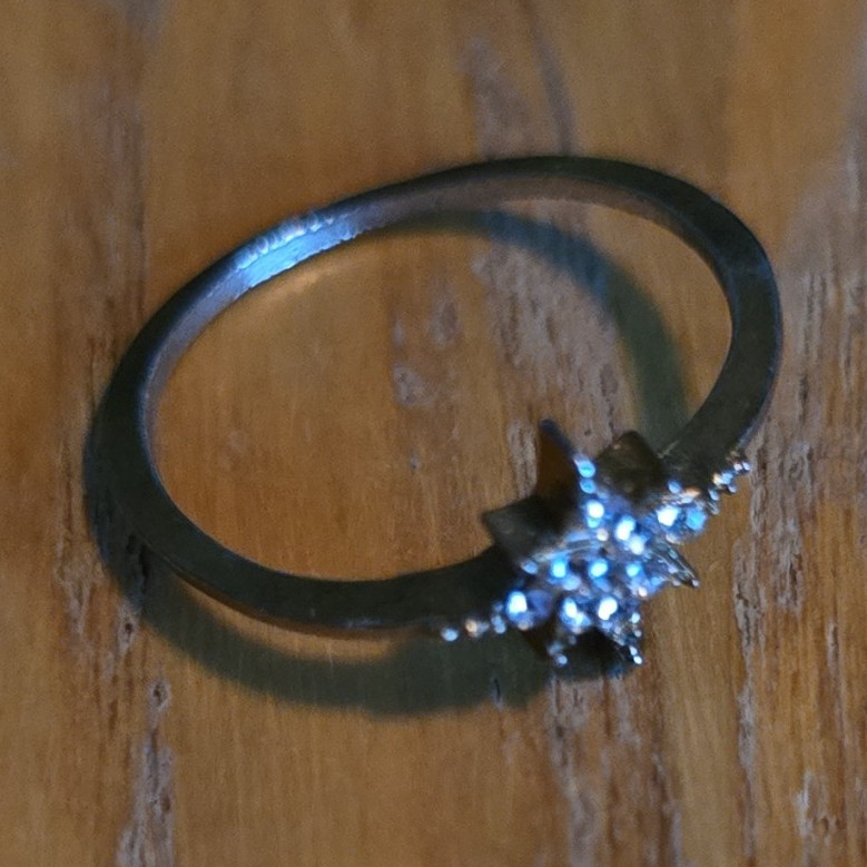 Silver Tone Metal Solitaire Band Ring Prong Set Clear Stone Size 7