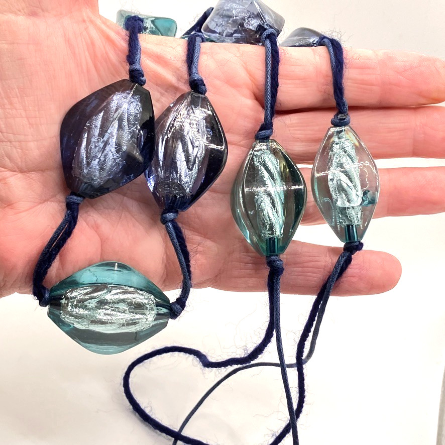 Chunky beaded necklace blue tone 92cm plastic glass effect costume jewellery