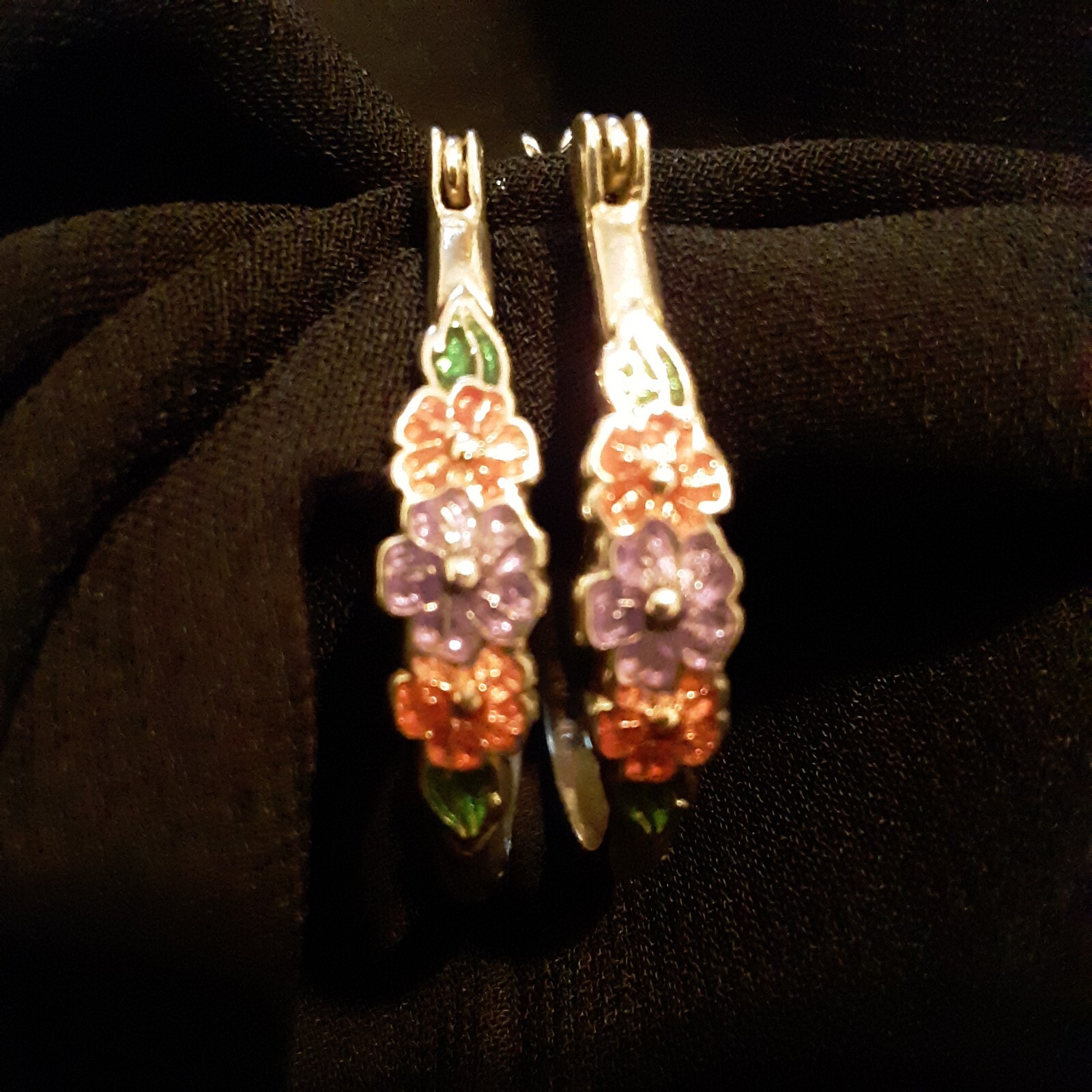 925 NAVADA SILVER DOUBLE HOOP ENAMELED FLORAL DESIGN PIERCED EARRINGS