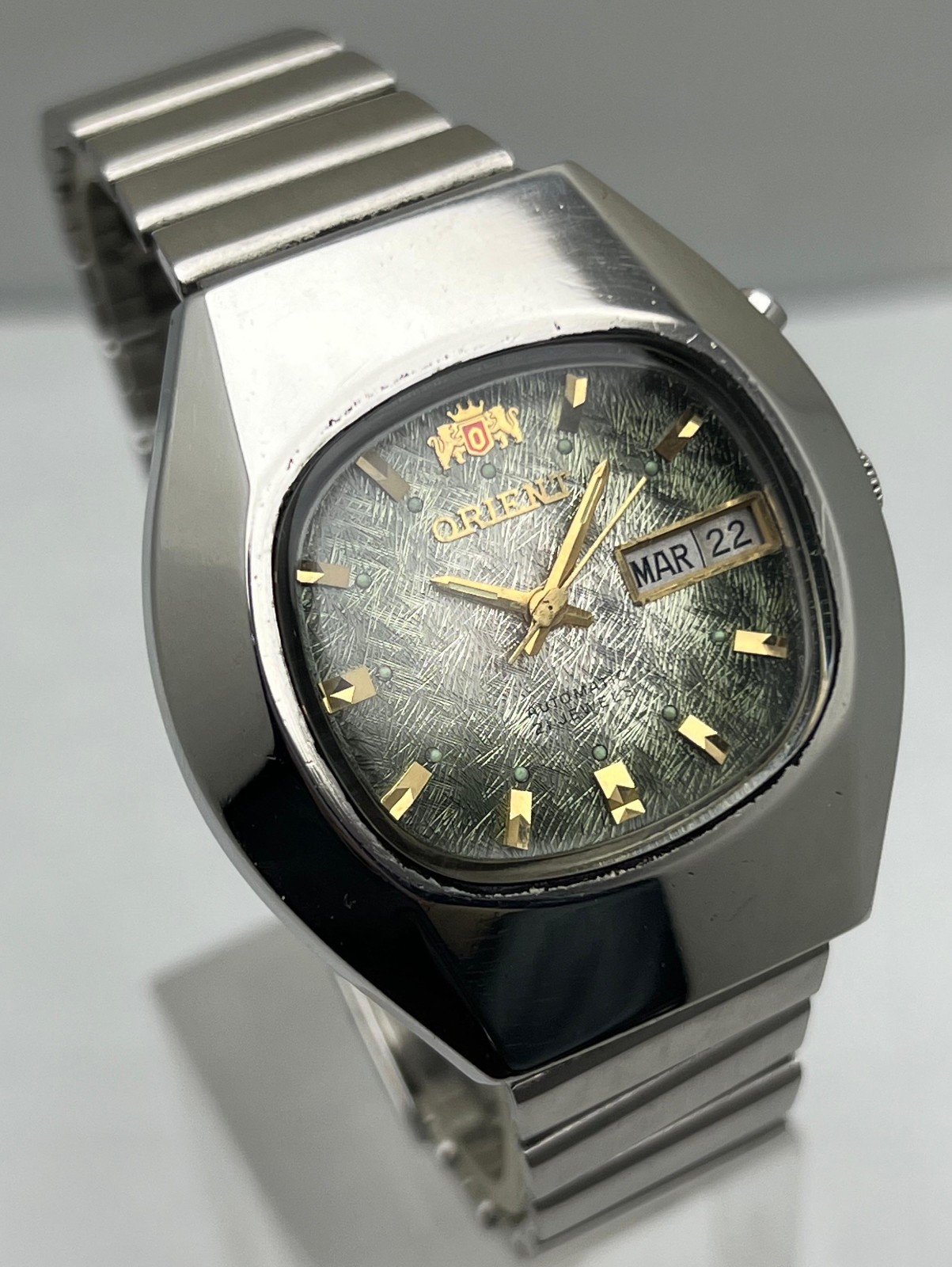 Beautiful Orient Automatic Multi Color Dial Day/Date 21J Japan Men’s Watch