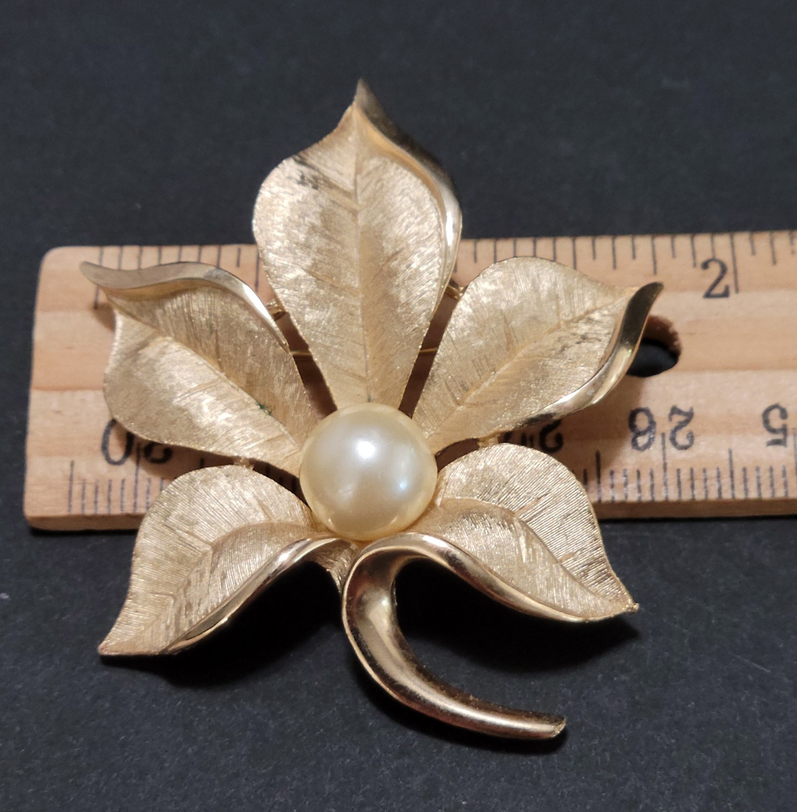 Vintage TRIFARI Satin Brushed Gold Tone Faux Pearl Leaf Leaves PIN Brooch
