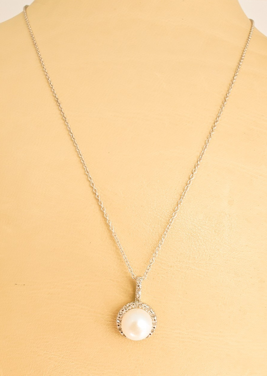 925 Silver Pearl & Genuine Diamond Pendant Necklace • 8mm • 18″ Chain • 2.80g