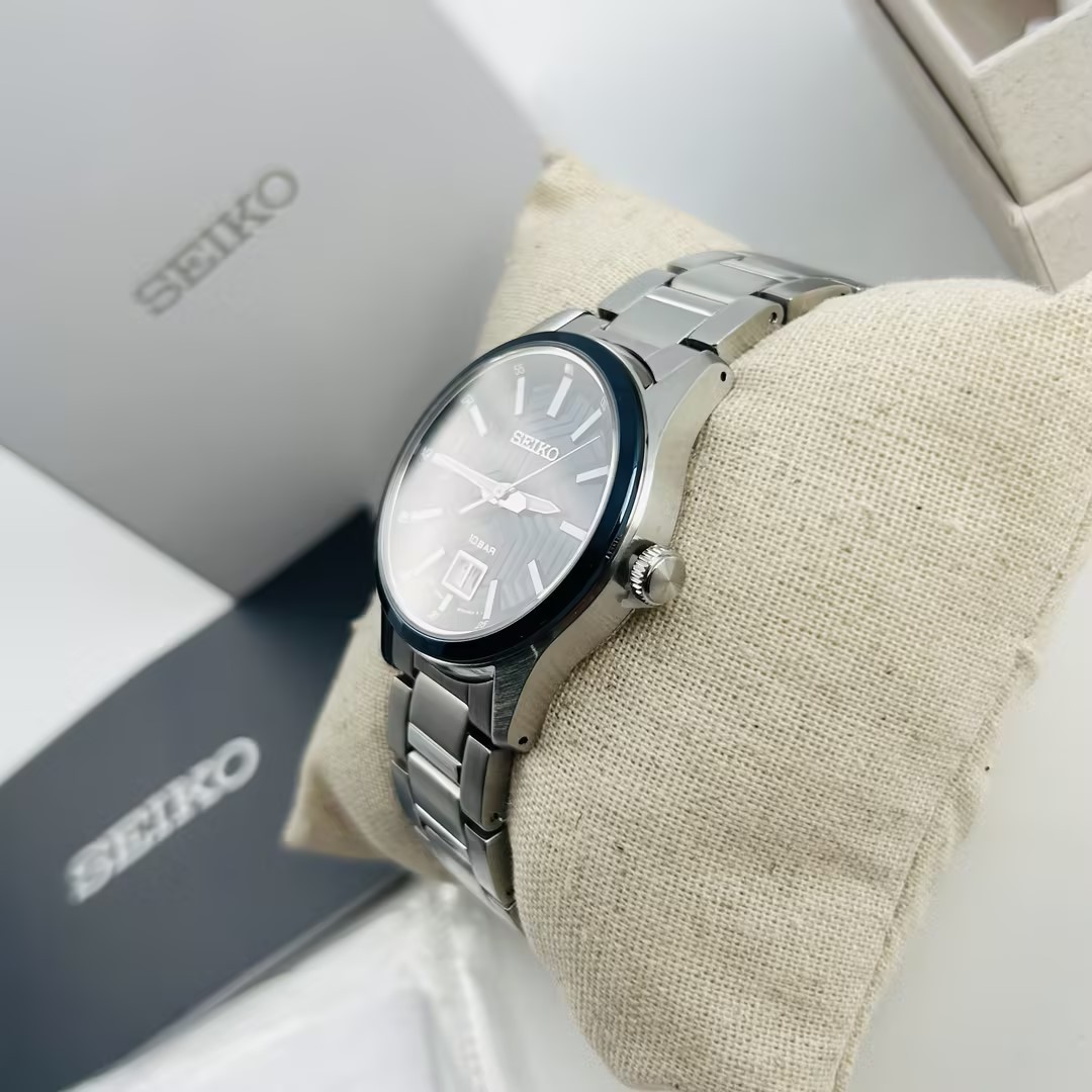 Seiko Essentials SUR559 Blue Dial Stainless Steel Men’s Quartz Watch 39.5mm New