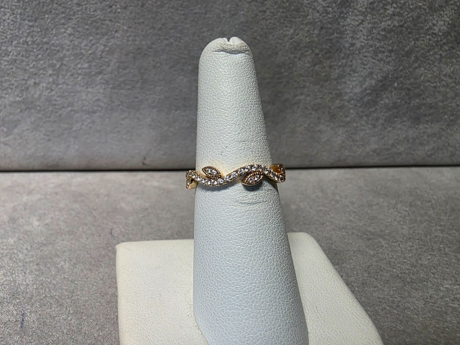 14K Yellow Gold Ladies Diamond Vine Band