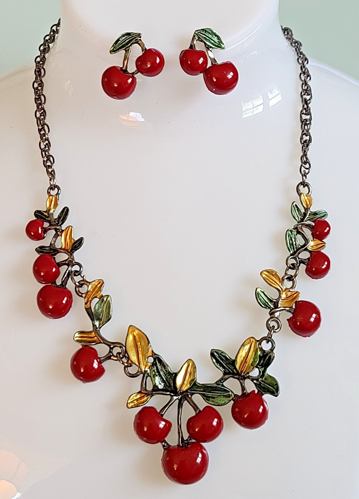 FAUX BAKELITE GORGEOUS RED CHERRY NECKLACE AND EARRINGS GREEN GOLD LEAVES BEAUTY