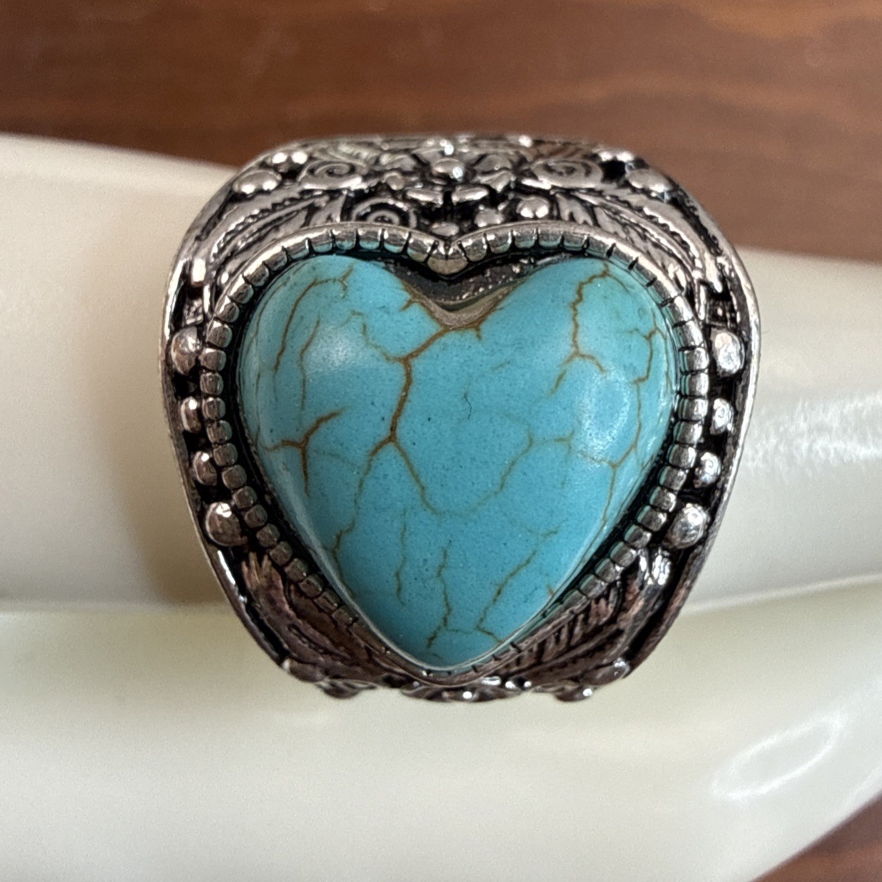 Native American Turquoise Heart Sterling Silver Ring Sz 8 Feathers Flowers 9.45g