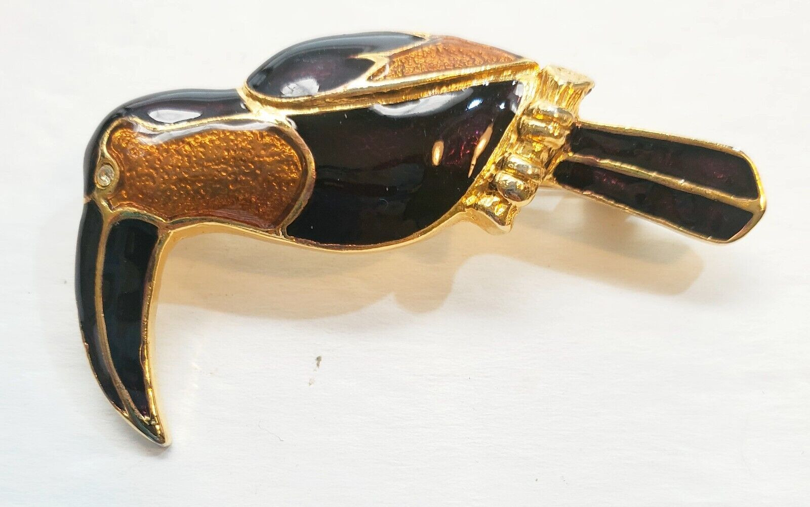 Vtg Gold Tone Metal and Enamel Rhinestone Eye Toucan Tropical Bird Brooch Pin