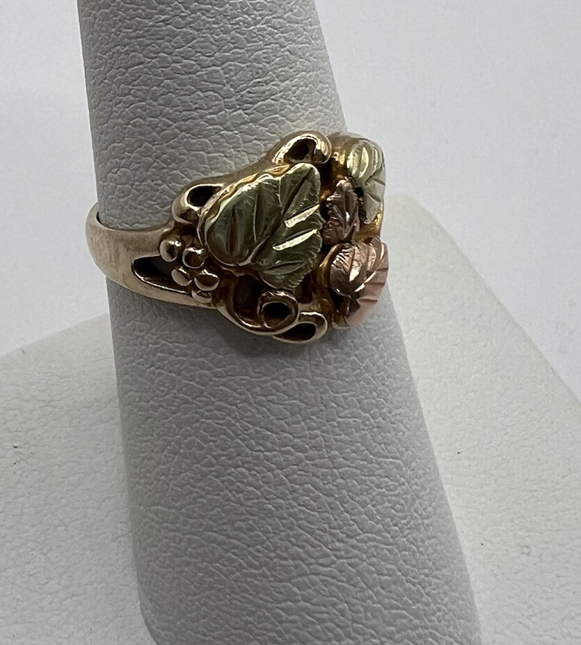 Landstrom’s Black Hills gold ring 10 karat size 6.75 Multi Toned Gold 3.4 grams