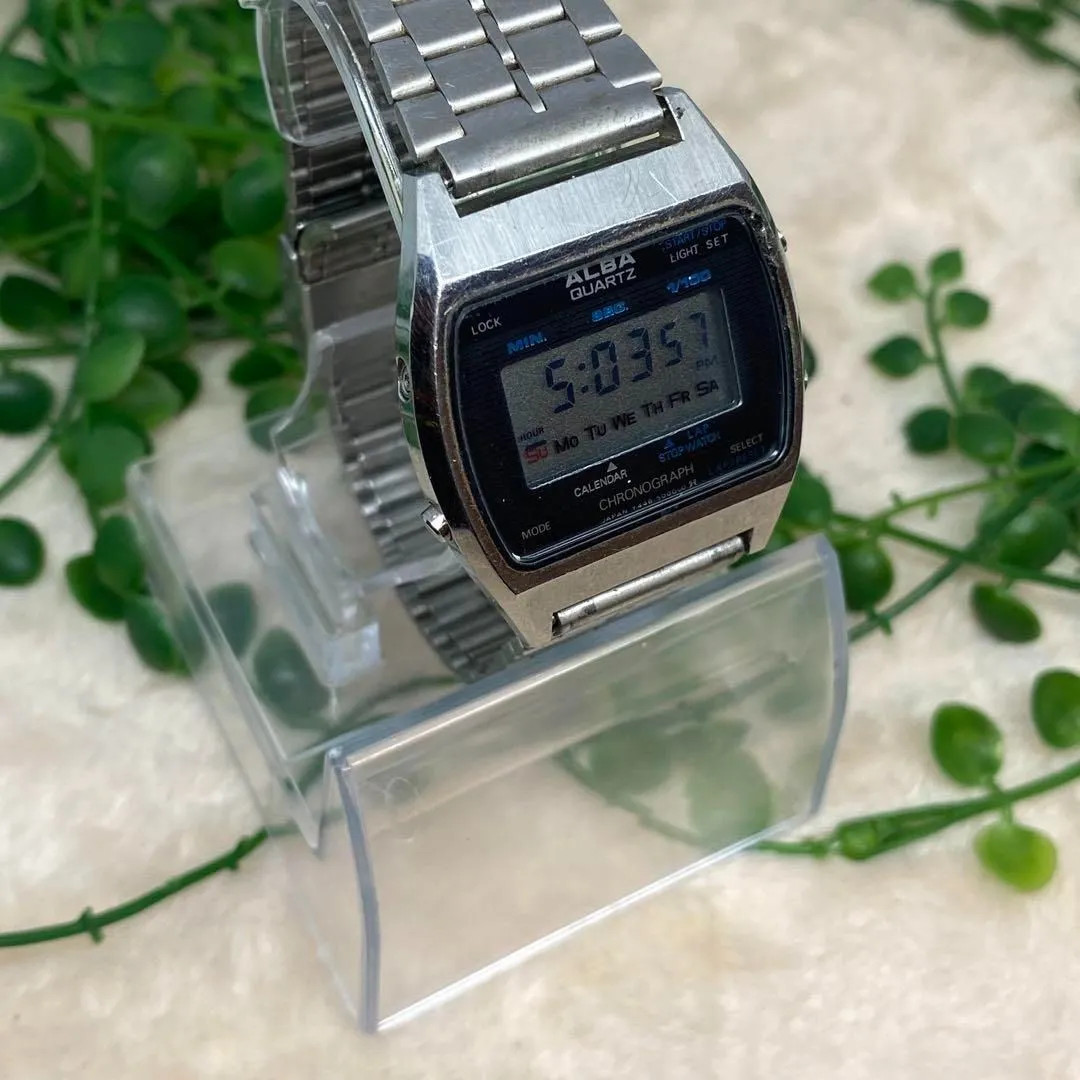 SEIKO ALBA Y448-5000 Seiko Alba Analog Watch