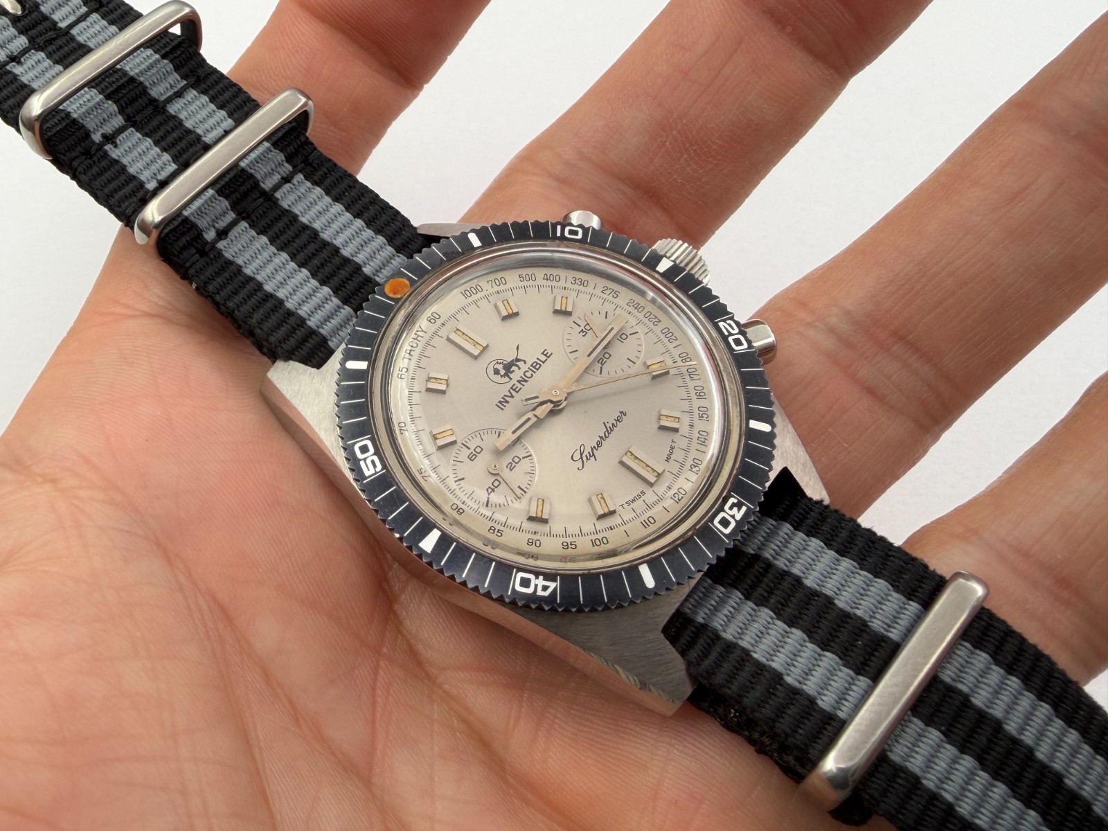 VTG INVENCIBLE 3850 SuperDiver Silver Chronograph Manual Wind Cal 7733 – 38 mm